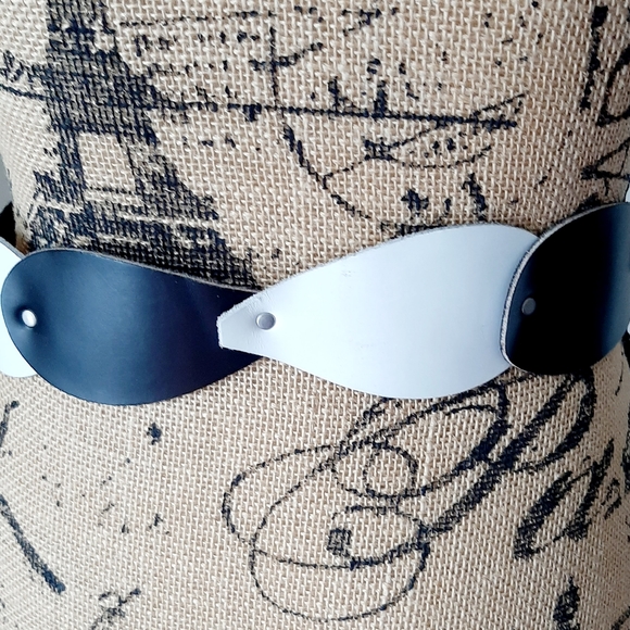 BLACK AND WHITE LEATHER BELT - Picture 8 of 9